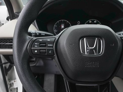 Used 2023 Honda HR-V LX image 17