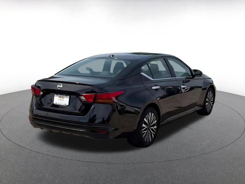 Used 2025 Nissan Altima 2.5 SV FWD image 11