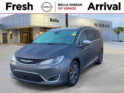 Used 2019 Chrysler Pacifica Limited w/ Advanced Safetytec Group