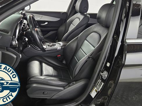 Used 2019 Mercedes-Benz GLC 300 4MATIC w/ Premium Package image 23