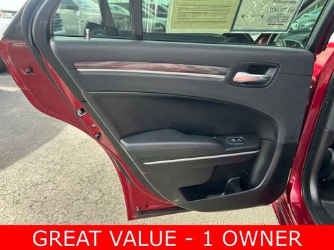 Used 2022 Chrysler 300 Touring image 13
