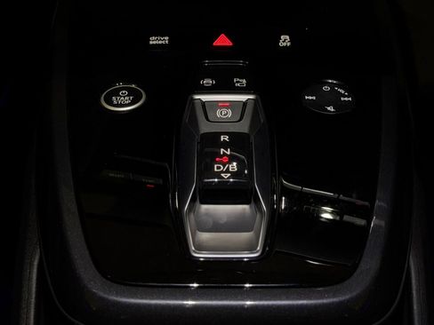 Used 2022 Audi Q4 e-tron Prestige AWD/4WD image 17