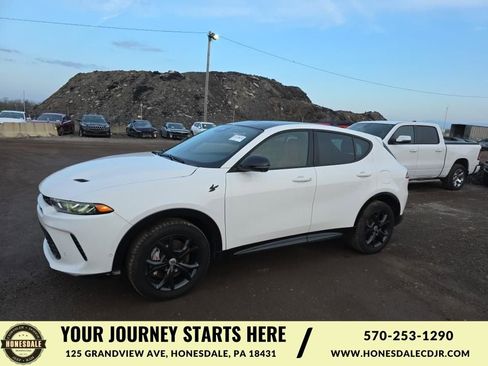 Used 2025 Dodge Hornet R/T w/ R/T Plus Package AWD/4WD image 1