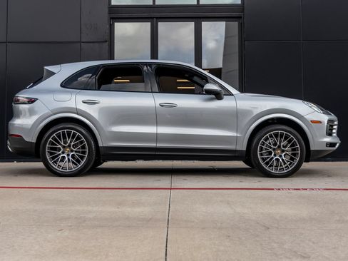 Certified 2021 Porsche Cayenne AWD/4WD image 12