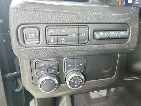 Used 2021 GMC Yukon XL Denali image 28