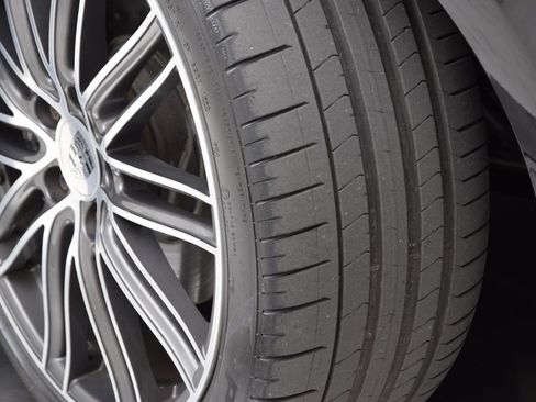 Used 2018 Porsche Panamera 4 image 34