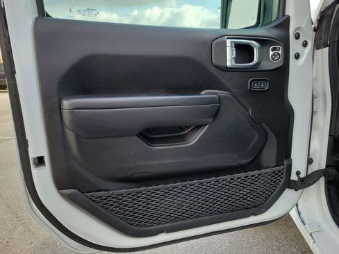 Used 2024 Jeep Wrangler Sport S image 17