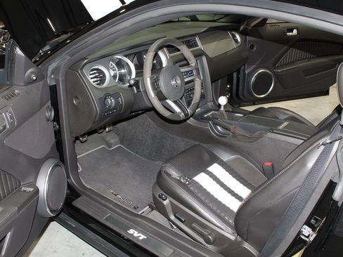 Used 2010 Ford Mustang Shelby GT500 image 6