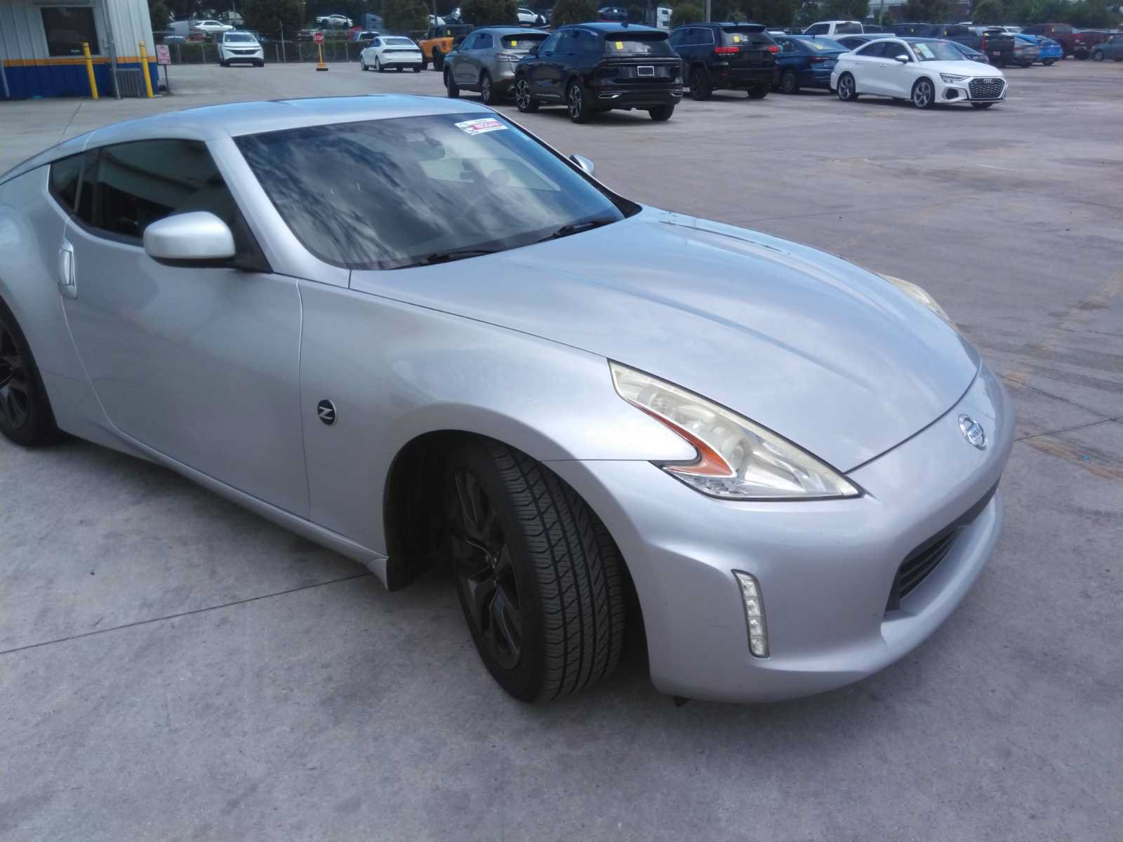 Used 2017 Nissan 370Z Coupe RWD image 12