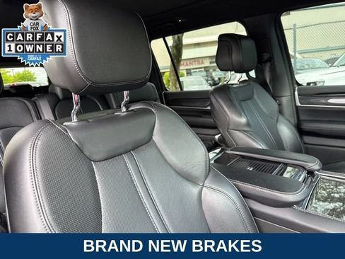 Used 2023 Jeep Wagoneer 4WD w/ Premium Group I image 28