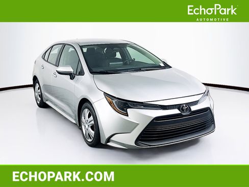 Used 2023 Toyota Corolla LE image 1
