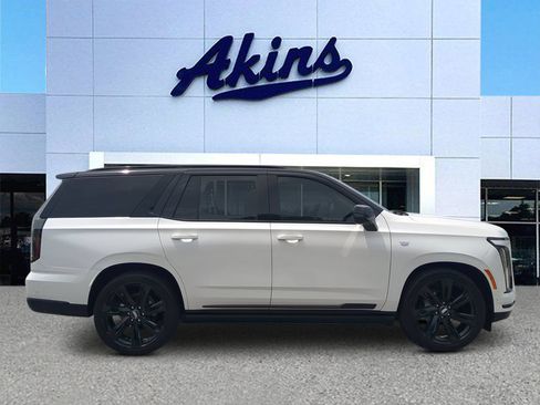 Used 2025 Cadillac Escalade Sport Platinum w/ LPO, Floor Liner Package AWD/4WD image 1