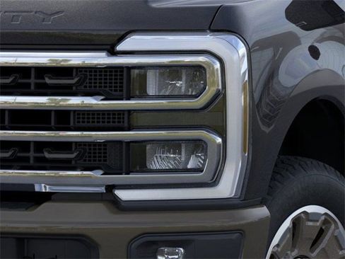 New 2026 Ford F250 King Ranch w/ FX4 Off-Road Package image 18