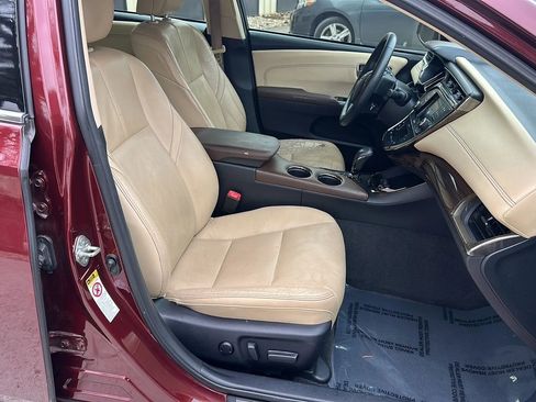 Used 2013 Toyota Avalon Limited image 22