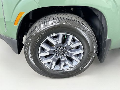 Used 2024 Nissan Frontier SL w/ Technology Package RWD image 61