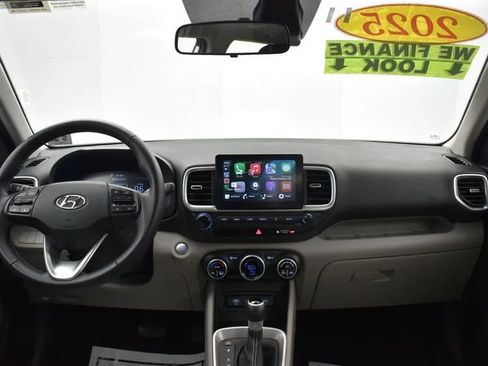Used 2025 Hyundai Venue SEL image 19