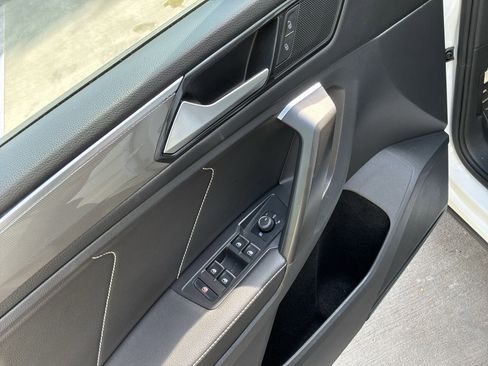 Used 2022 Volkswagen Tiguan SE R-Line image 15