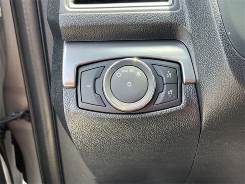 Used 2019 Ford Explorer XLT image 17