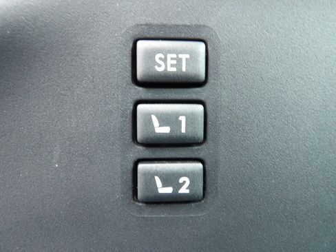 Used 2023 Subaru Ascent Limited w/ Technology Package AWD/4WD image 15
