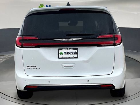 Used 2024 Chrysler Pacifica Touring-L FWD image 6