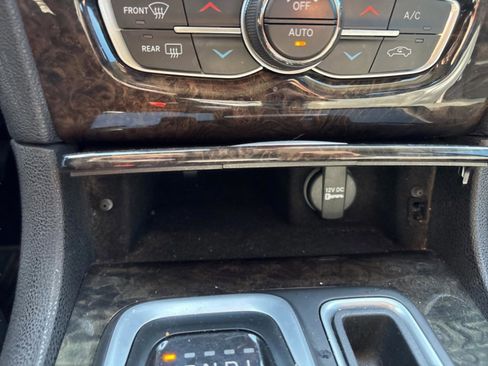 Used 2017 Chrysler 300 C image 19