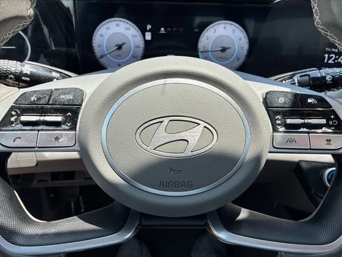 Used 2024 Hyundai Elantra SEL w/ Convenience Package FWD image 13