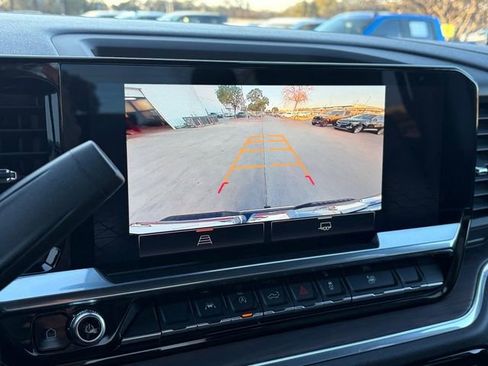 Certified 2025 GMC Sierra 1500 SLT image 11