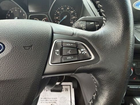 Used 2019 Ford Escape SE FWD image 16