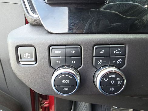 Used 2024 GMC Sierra 1500 SLT w/ SLT Premium Plus Package image 22