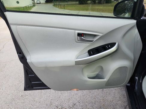 Used 2014 Toyota Prius Three image 12