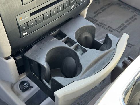 Used 2010 Volkswagen Routan SEL FWD image 16