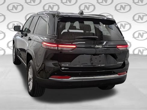 Used 2023 Jeep Grand Cherokee Laredo AWD/4WD image 18