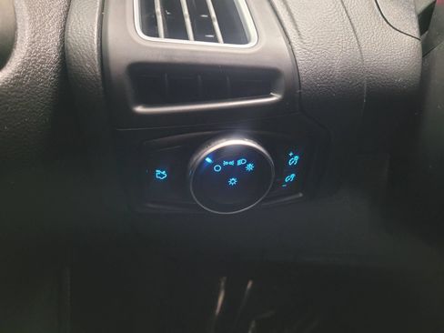 Used 2018 Ford Focus SE FWD image 29