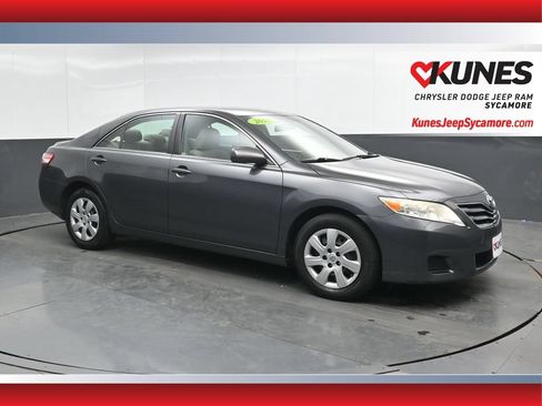 Used 2010 Toyota Camry LE FWD image 1
