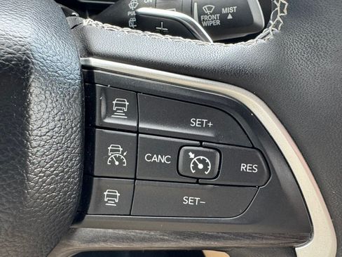 Used 2023 Jeep Grand Cherokee Limited AWD/4WD image 16