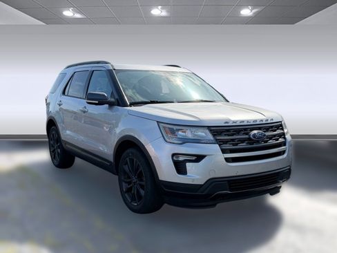 Used 2019 Ford Explorer XLT w/ XLT Sport Appearance Package AWD/4WD image 4