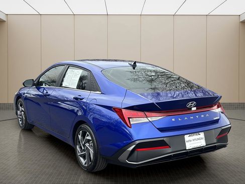 Certified 2025 Hyundai Elantra Limited image 3