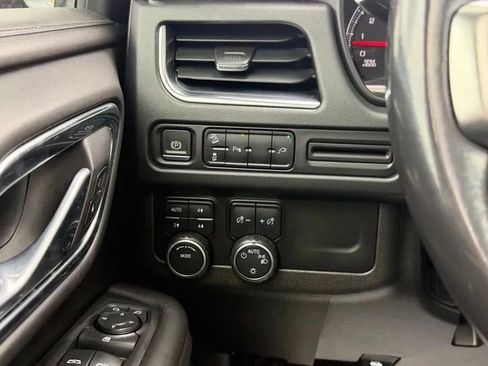 Used 2021 Chevrolet Suburban Z71 image 14