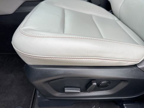 Used 2025 Ford Explorer Active w/ Active Comfort Package RWD image 7