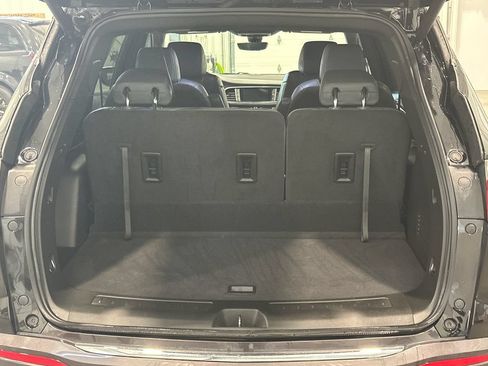 Used 2023 Buick Enclave Premium AWD/4WD image 32