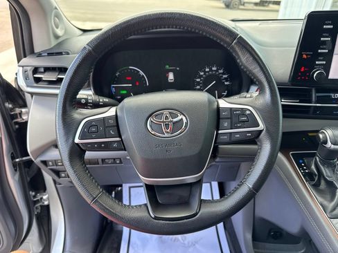 Used 2021 Toyota Sienna XLE w/ XLE Plus Package AWD/4WD image 18