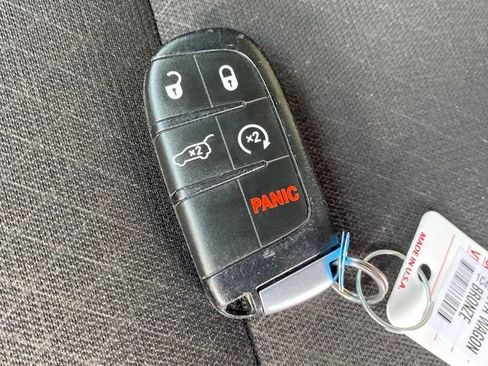 Used 2021 Jeep Grand Cherokee Laredo w/ Security & Convenience Group image 24