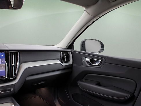 Certified 2025 Volvo XC60 B5 Plus image 15