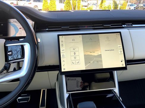 New 2025 Land Rover Range Rover SE image 6