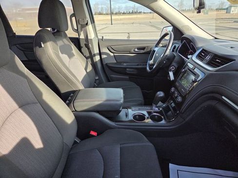 Used 2017 Chevrolet Traverse LT w/ Style and Technology Package image 28