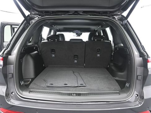 New 2026 Jeep Grand Cherokee Altitude image 21