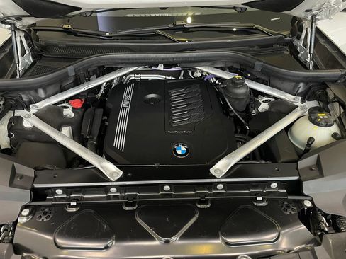 Used 2022 BMW X7 xDrive40i w/ Premium Package AWD/4WD image 34