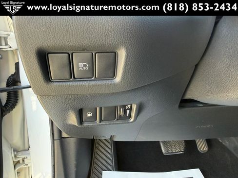 Used 2020 Toyota C-HR XLE FWD image 17