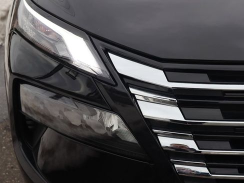 Certified 2025 Nissan Rogue SV AWD/4WD image 11
