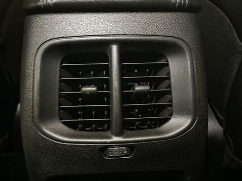 Used 2019 Jeep Cherokee Latitude Plus w/ Cold Weather Group image 26